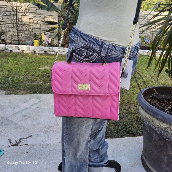BETSEY JOHNSON QUILTED PINK/MULTI LUV BETSEY SQUARE CROSSBODY w/BOWS - Picture 4 of 6